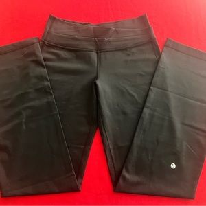 EUC Lululemon black pants. Size SM
